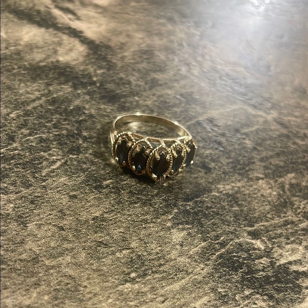 Elegant Gold and Black Women's Ring